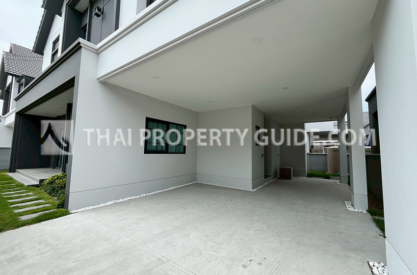 House with Shared Pool in Bangnatrad 